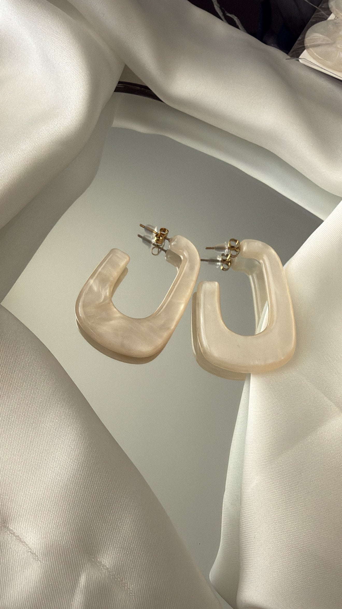 BOUCLE D’OREILLE CRÈME
