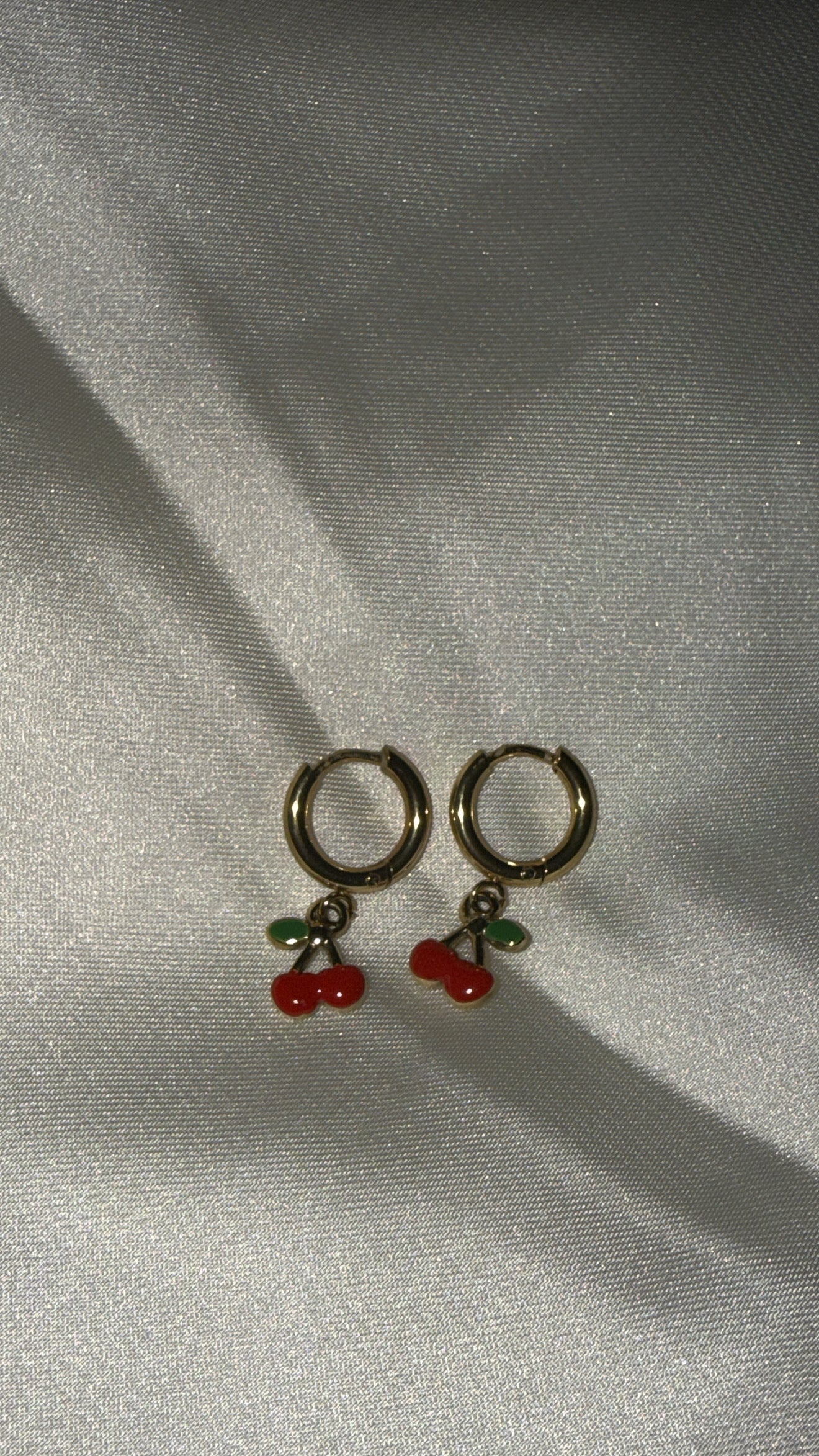 BOUCLE D’OREILLE CERISE