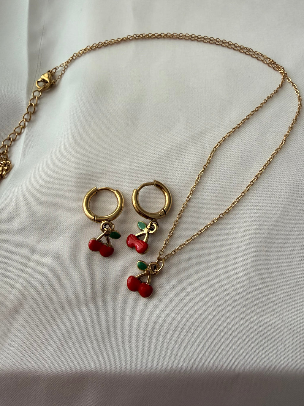 BOUCLE D’OREILLE CERISE